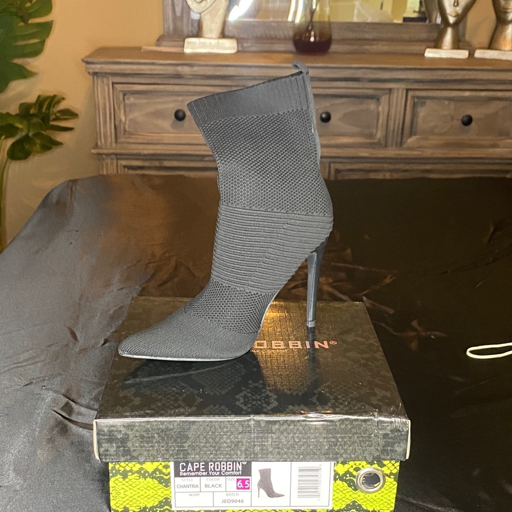 Cape Robbin Black Textured Heeled Boots